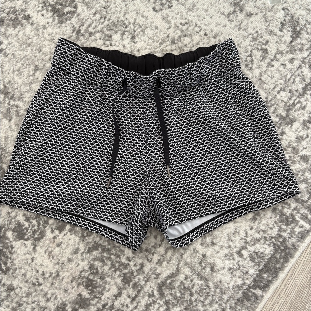 Lululemon on the fly short—2.5 inch